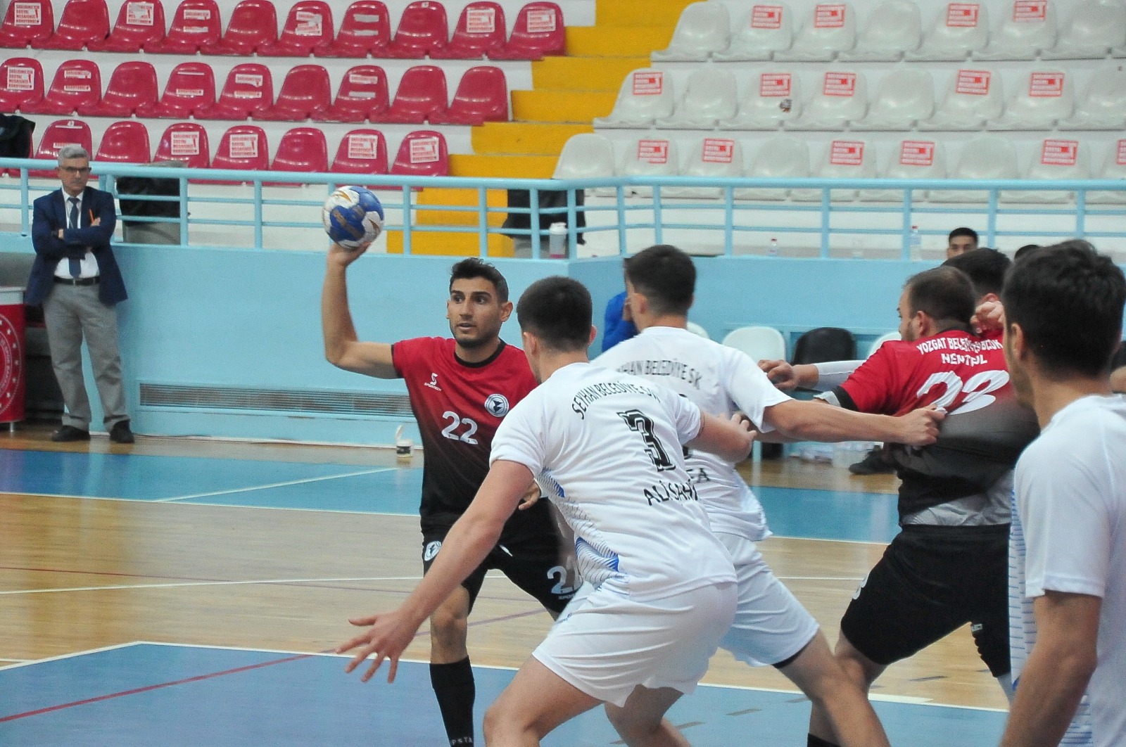 Hentbol Erkekler Birinci Ligi A Grubunda mücadele eden Yozgat Belediyesi