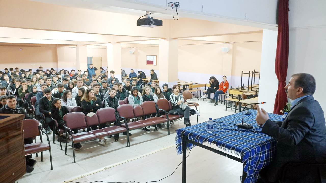 Sorgun’da “Köyde Okuma Etkinlikleri” ve “Gençlik Söyleşisi” gerçekleştirildi.
