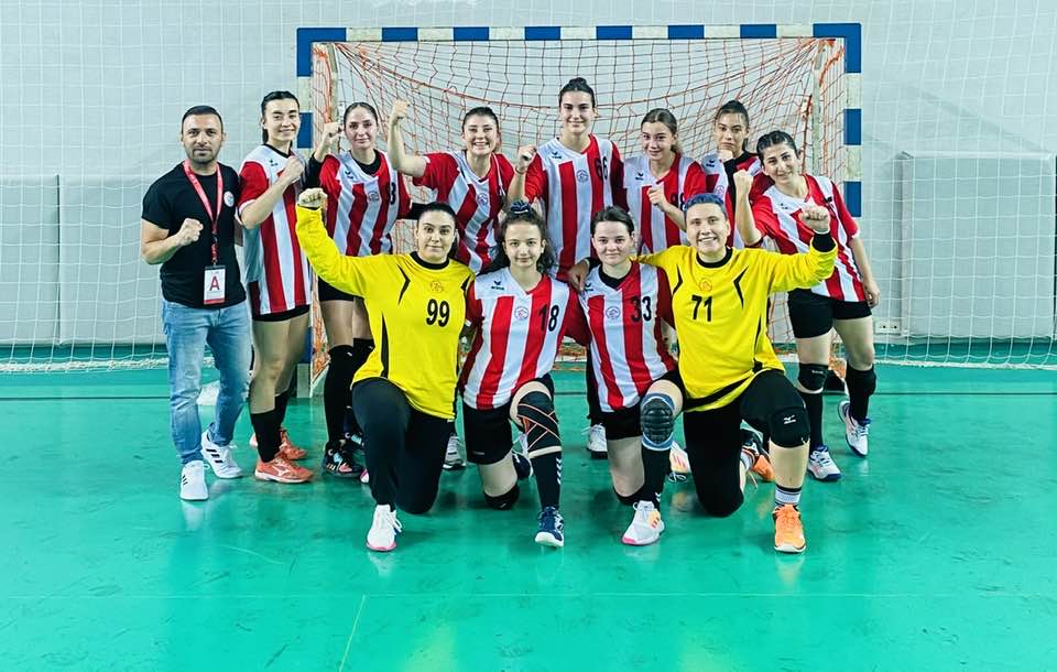 Hentbol Kadınlar Birinci Ligi A Grubunda mücadelesi veren Yoz”gat Aile