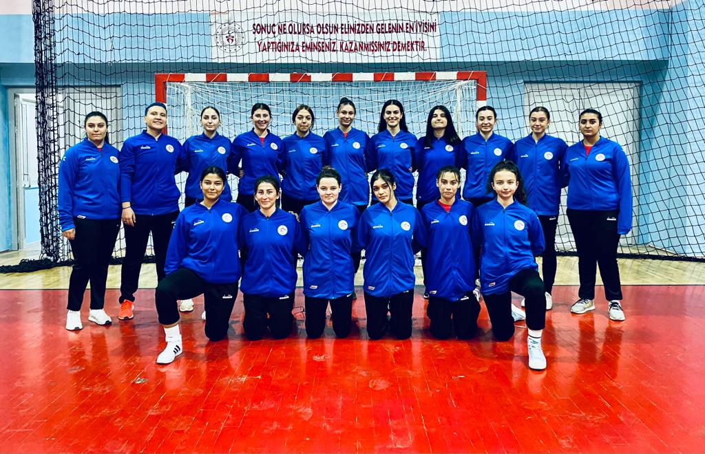 Hentbol Kadınlar Birinci Ligi A Grubunda mücadele eden Yozgat Aile