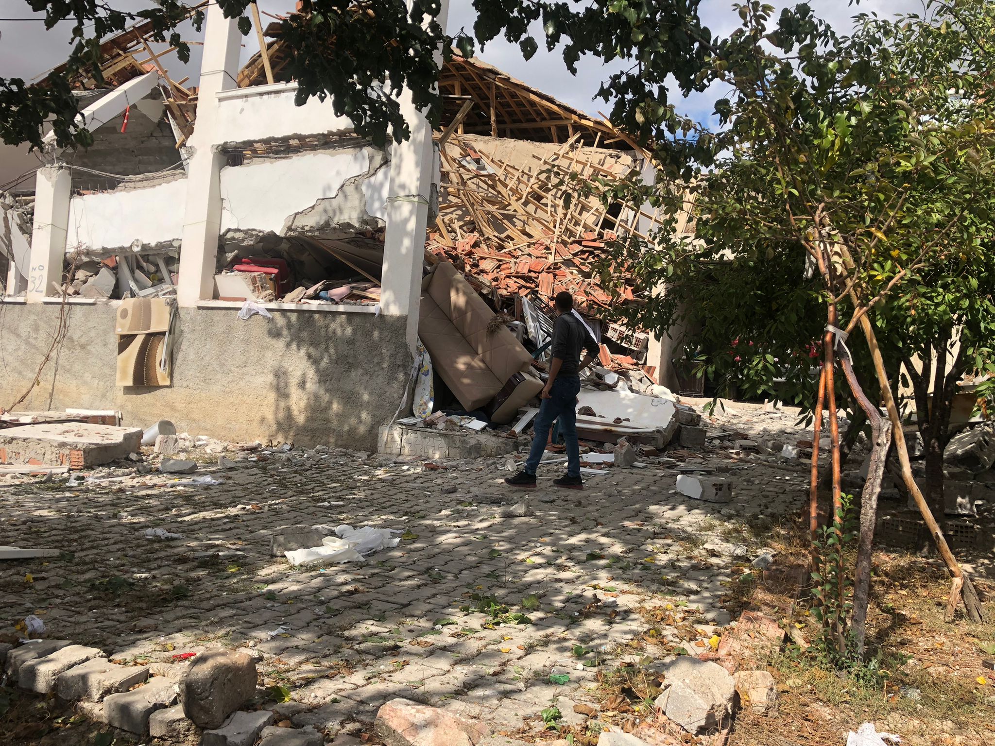 Yozgat'ın Yerköy ilçesinde meydana gelen doğal gaz patlamasında iki katlı