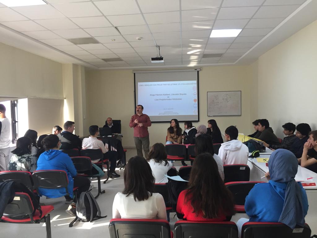 Eğitimin farklı düzeylerinden öğrencilere, öğretmenlere ve akademik kesime yönelik verdikleri