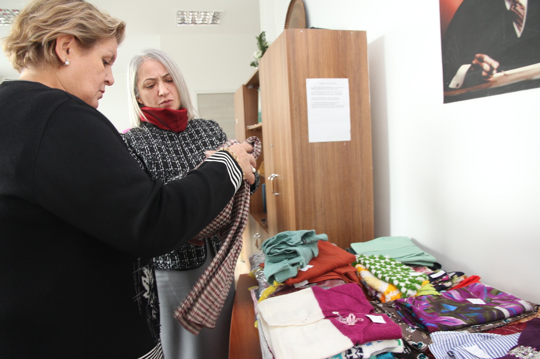 Yozgat Valisi Ziya Polat’ın eşi Pınar Filiz Polat, öğrencilere katkı