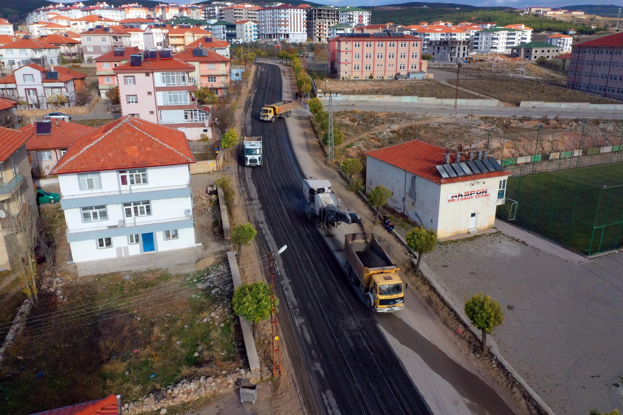 Akdağmadeni Belediye Başkanı Nezih Yalçın, altyapı çalışmalarını tamamlanan bölgelerde sıcak