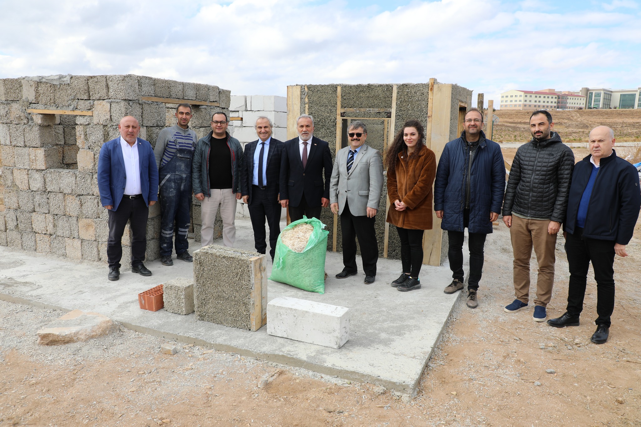 Yozgat Bozok Üniversitesinde, kenevir esaslı yapı malzemesinin diğer yapı malzemeleriyle