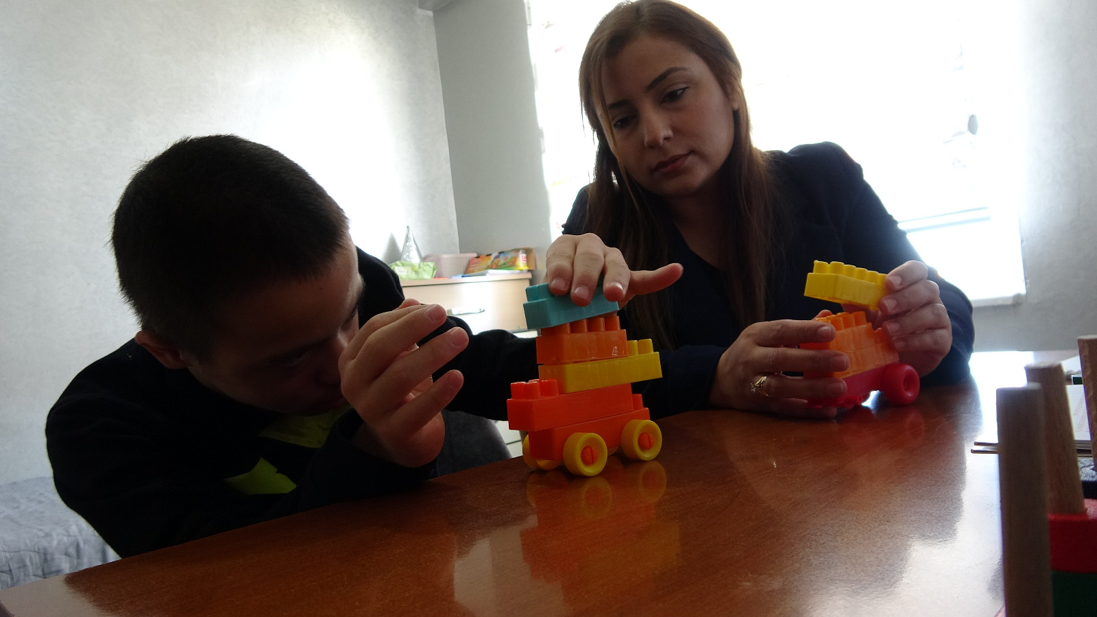 Yozgat’ta evde eğitim öğretmeni Ümmügülsüm Kılıçaslan, down sendromlu ve bedensel