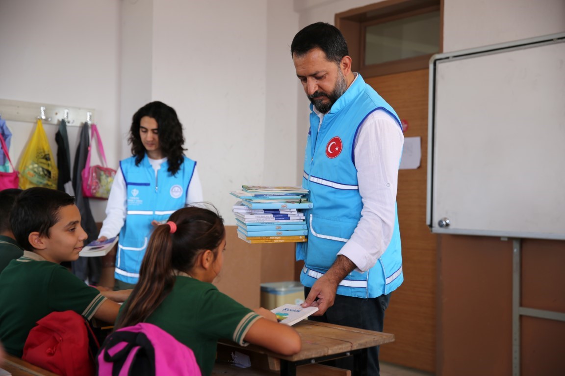 TDV’den Hediyem Kitap Olsun kampanyasıyla 81 ilde 200 kütüphaneye destek