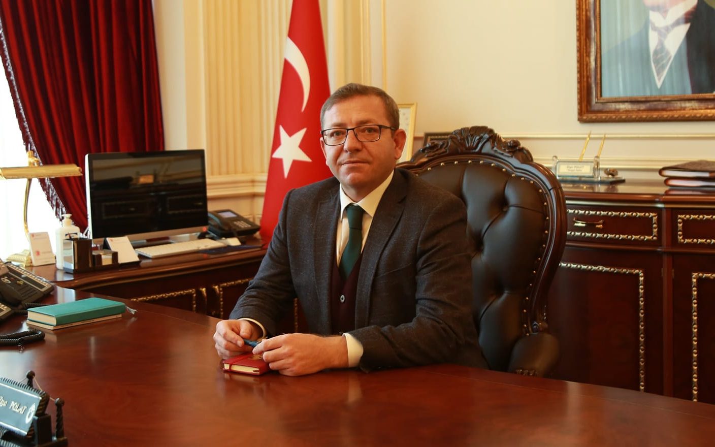 Yozgat Valisi Ziya Polat, bayramların önemine değinerek, “Bayram paylaşmaktır; anne-babalarımızı,