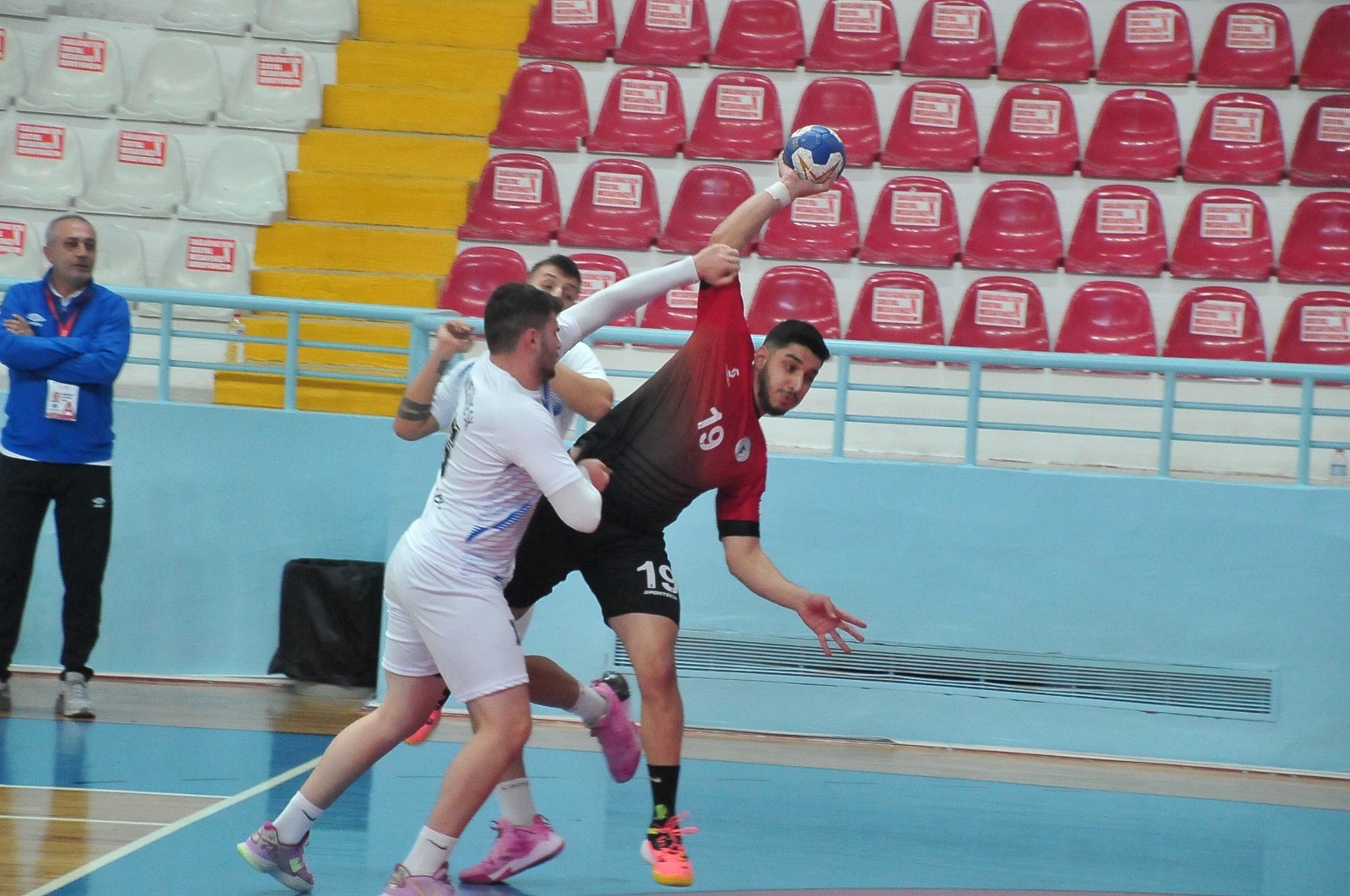 Hentbol Erkekler Birinci Ligi A Grubunda mücadele eden Yozgat Belediyesi