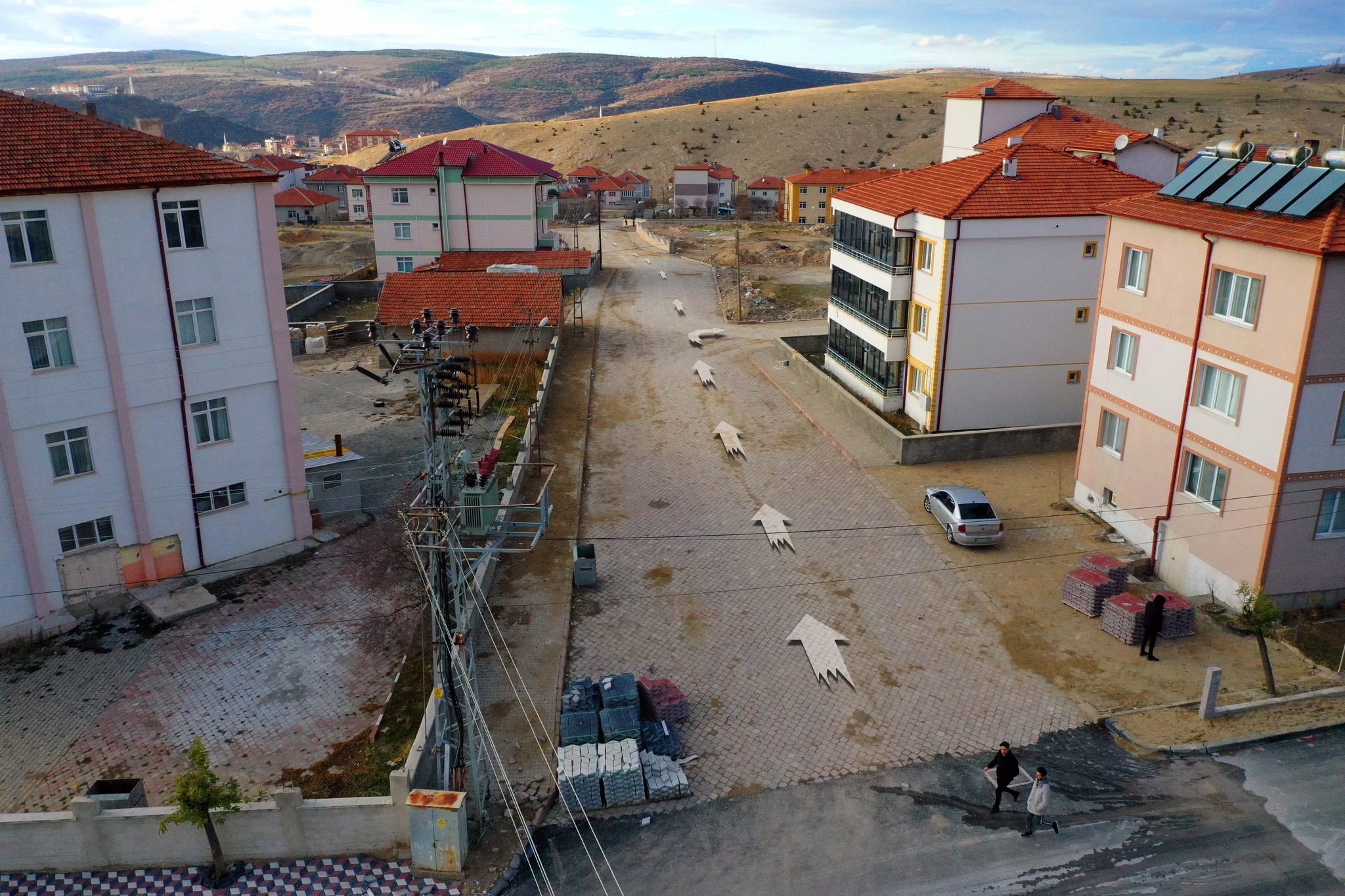 Akdağmadeni Belediyesi tarafından ilçe genelinde yol bakım ve onarım çalışmaları