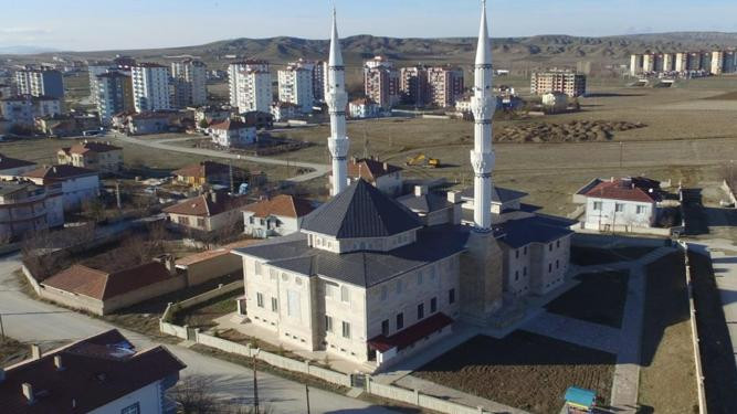 Sorgun Aydınlıkevler Mahallesinde yapımına 2015 yılında başlanan Veysel Karani Camii 