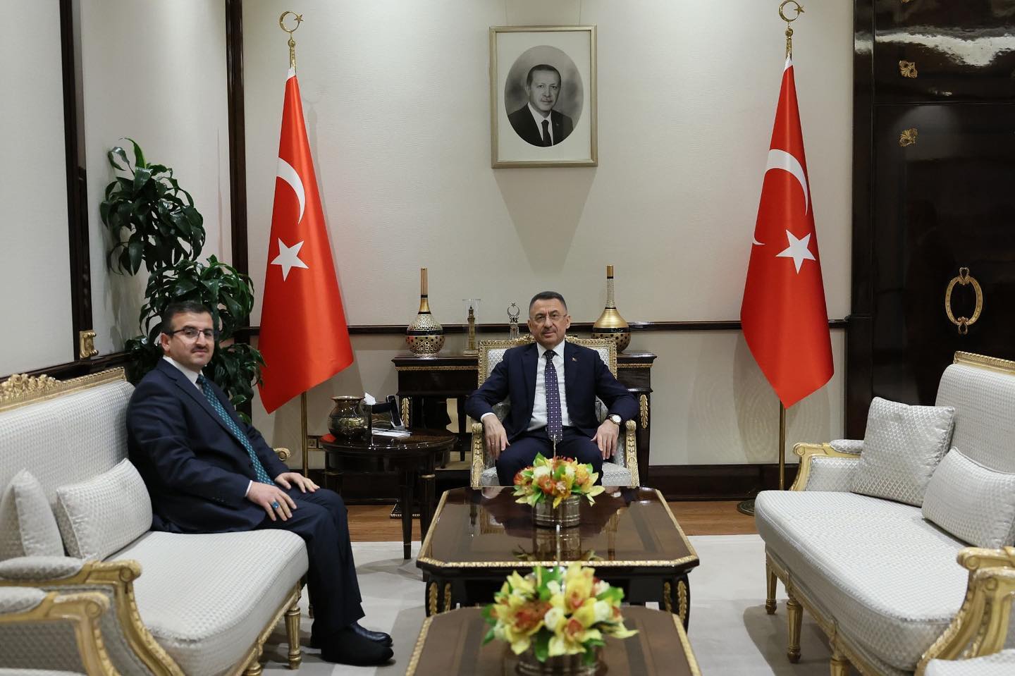 Çekerek Belediye Başkanı Eyüp Çakır, Cumhurbaşkanı Yardımcısı Fuat Oktay’ı ziyaret