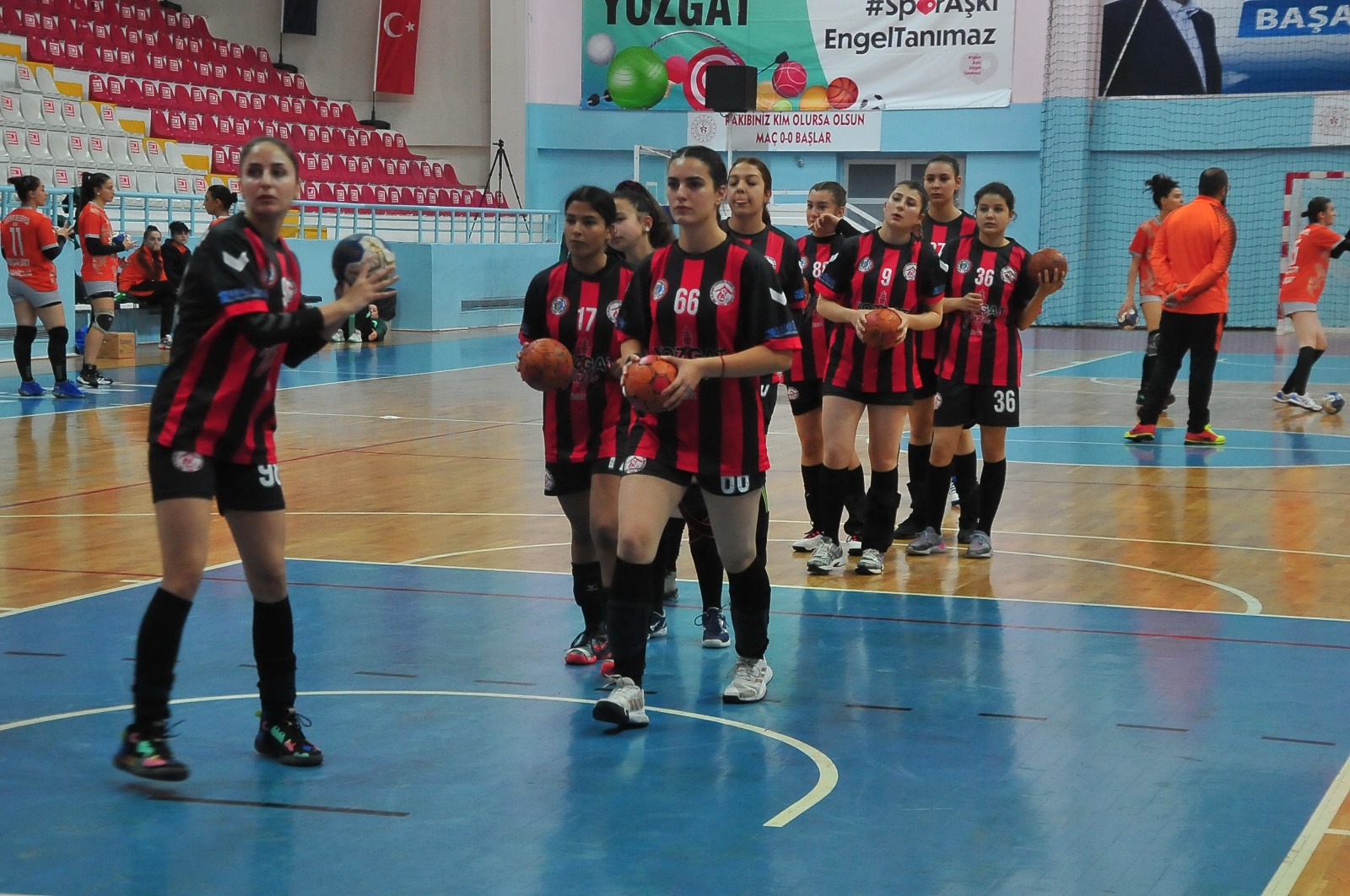 Hentbol Kadınlar Birinci Ligi A Grubunda mücadele eden Yozgat Aile
