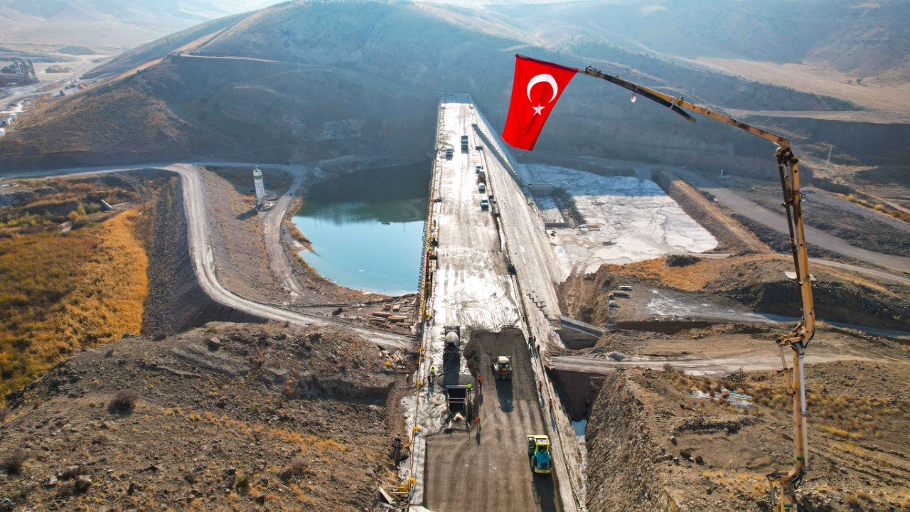 Yozgat Yerköy İnandık Barajında çalışmaların devam ettiğini açıklayan DSİ Genel