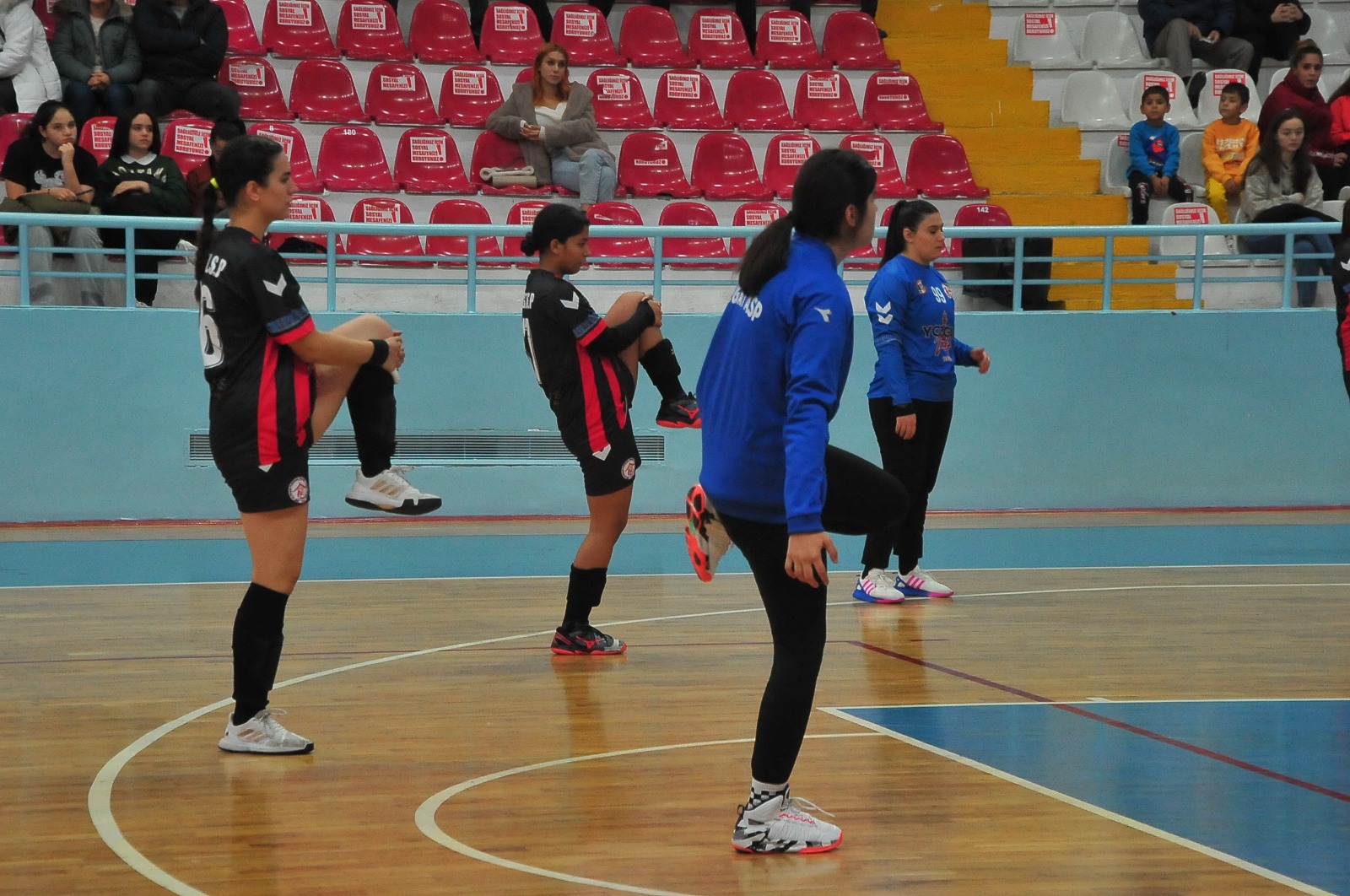 Hentbol Kadınlar Birinci Ligi A Grubunda mücadele eden Yozgat Aile