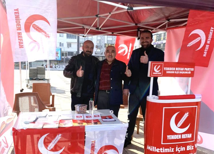 Yeniden Refah Partisi Sorgun İlçe Başkanlığı Şakir Efendi Meydanı'nda üye