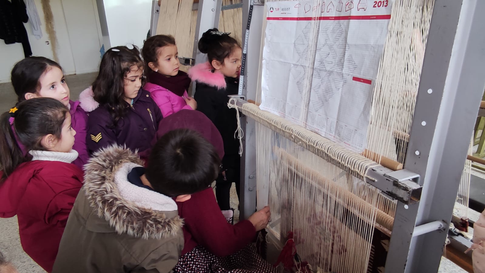 Saraykent Mehmet Akif Ersoy Anaokulu öğrencileri öğretmenleri gözetiminde ilçe Halk