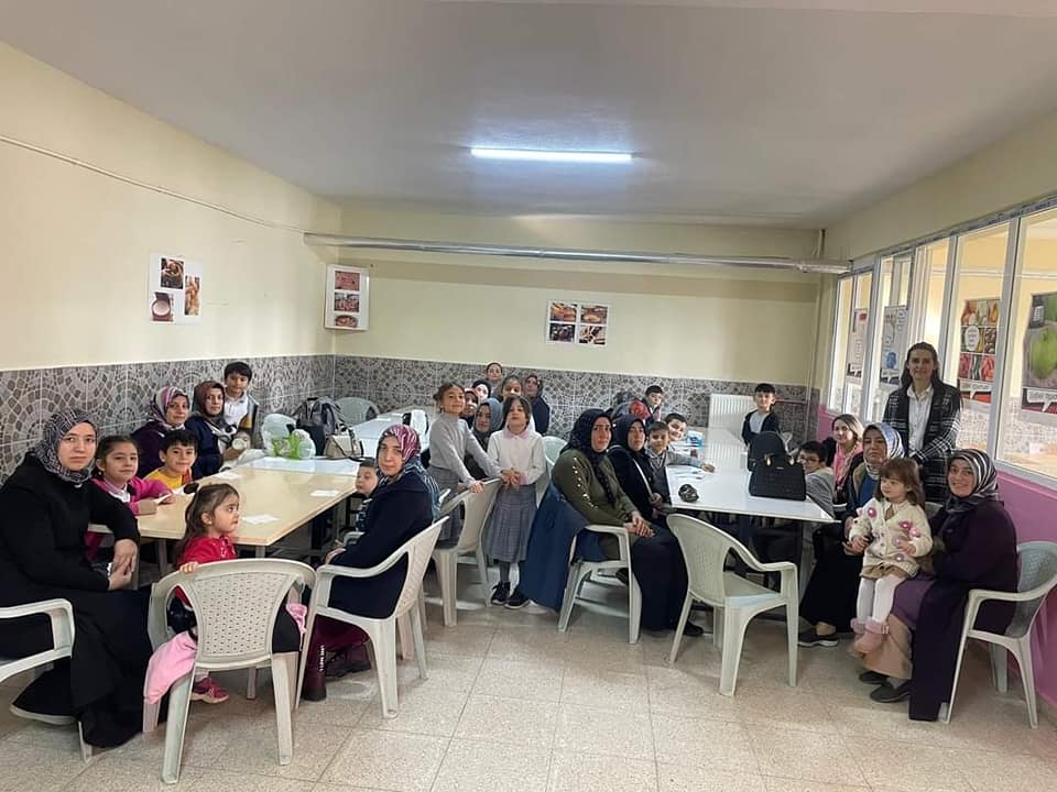 Saraykent İlçe Milli Eğitim Müdürlüğü tarafından koordine edilen Aile Okulu