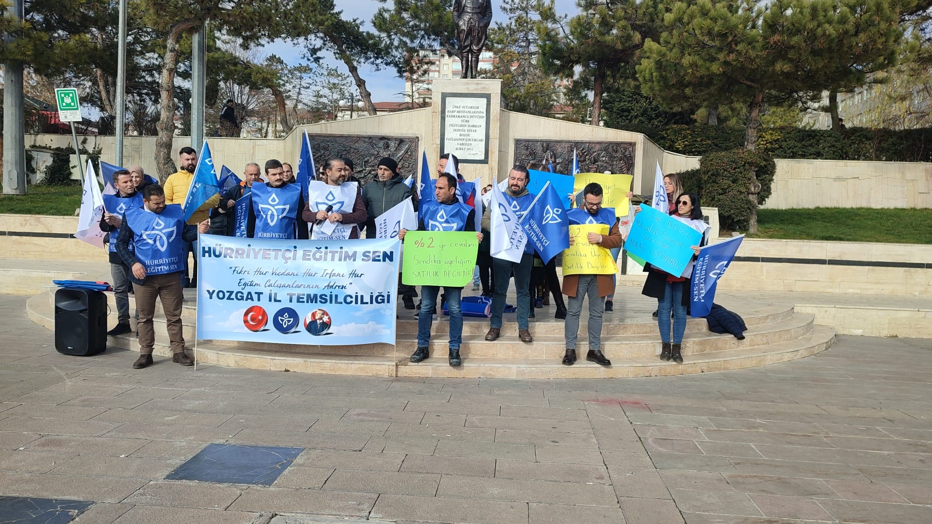 Hürriyetçi Eğitim-Sen Yozgat İl Temsilcisi Selim Tanış ve yönetim kurulu