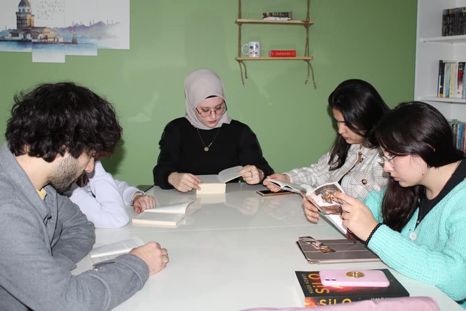 Sorgun Gençlik Derneği tarafından “Kitap Sizden Çay Bizden” kitap okuma