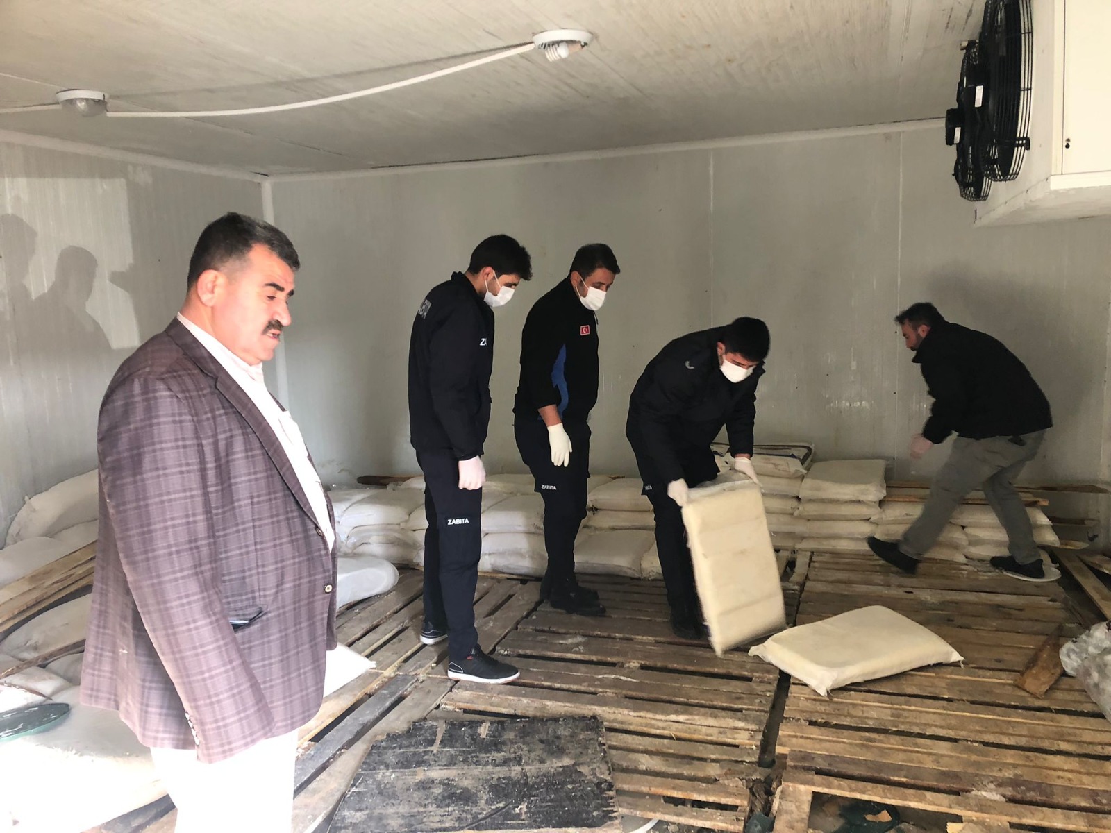 Yerköy Belediyesi Zabıta ekipleri tarafından ilçede satışa sunulmak üzere hazırlanan