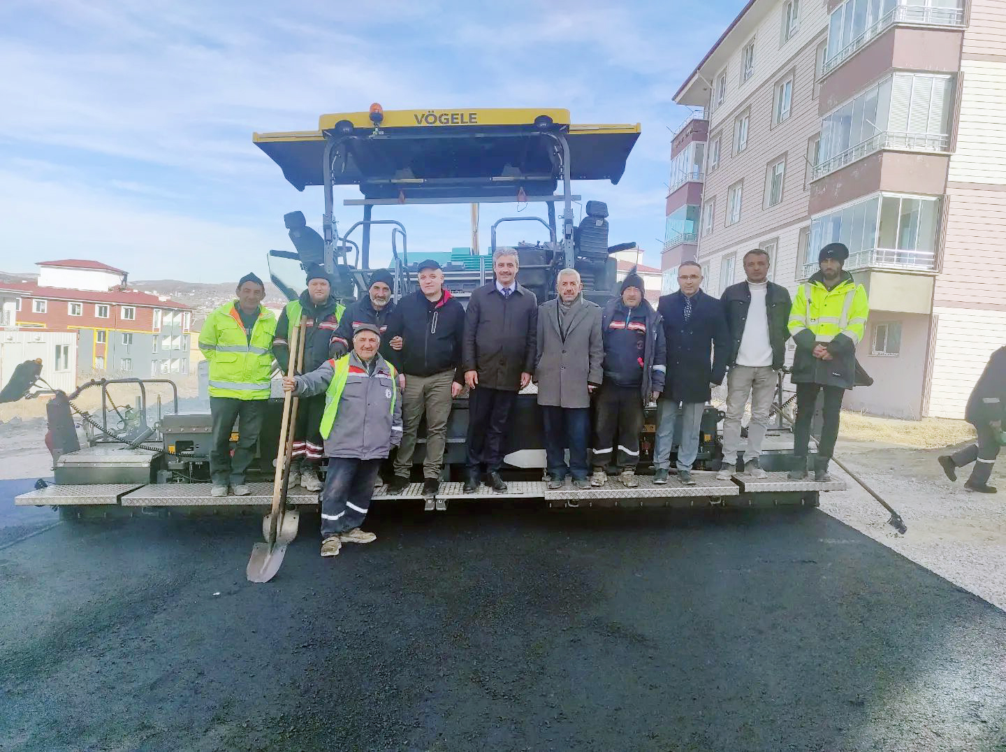 Yozgat Belediyesi tarafından mahallerde asfalt çalışması tüm hızıyla devam ediyor.