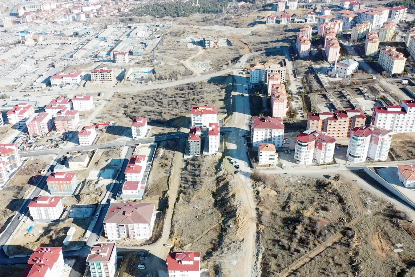 Yozgat Belediyesi tarafından asfalt çalışmaları tüm hızıyla devam ederken, mahalleler