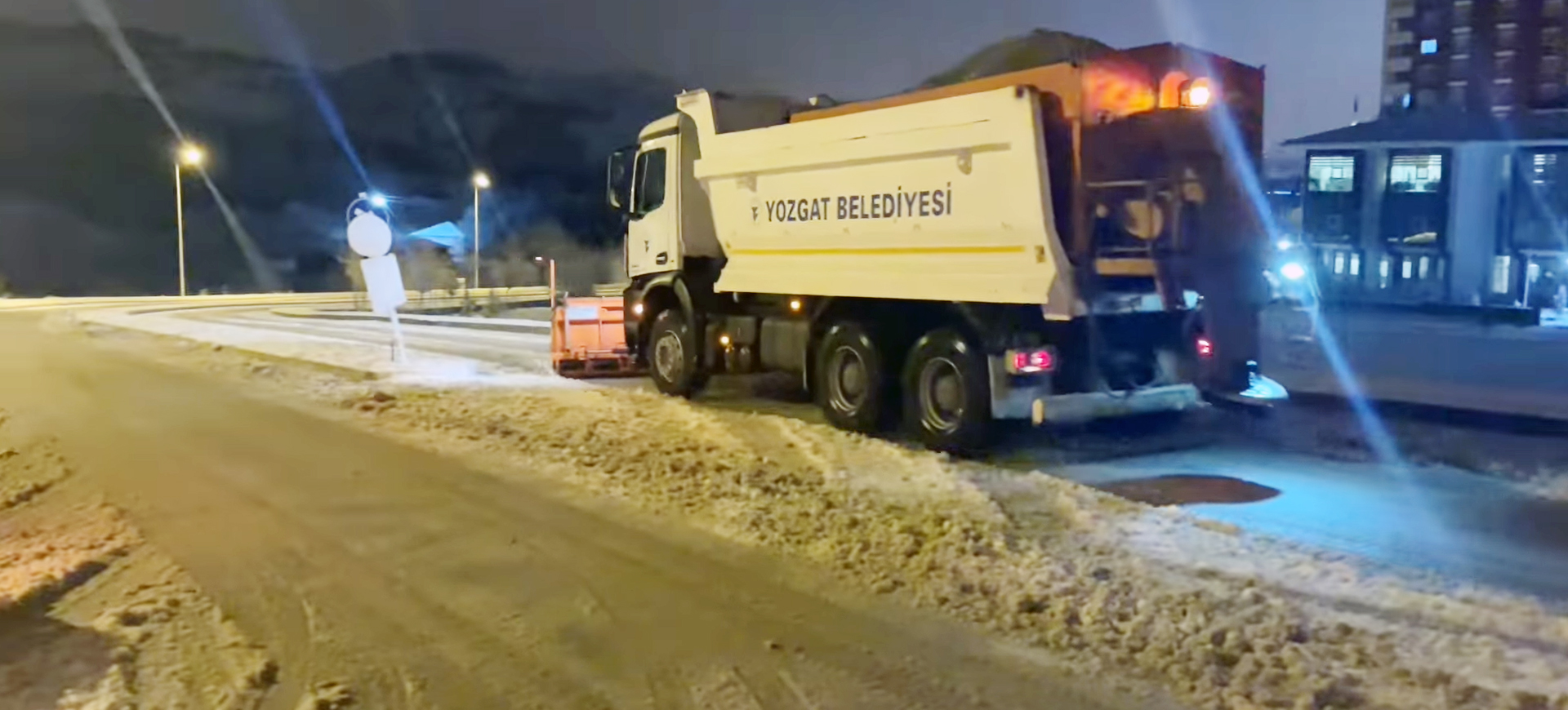 Yozgat’ta beklenen kar hafta sonu nihayet geldi. Cumartesi günü akşam