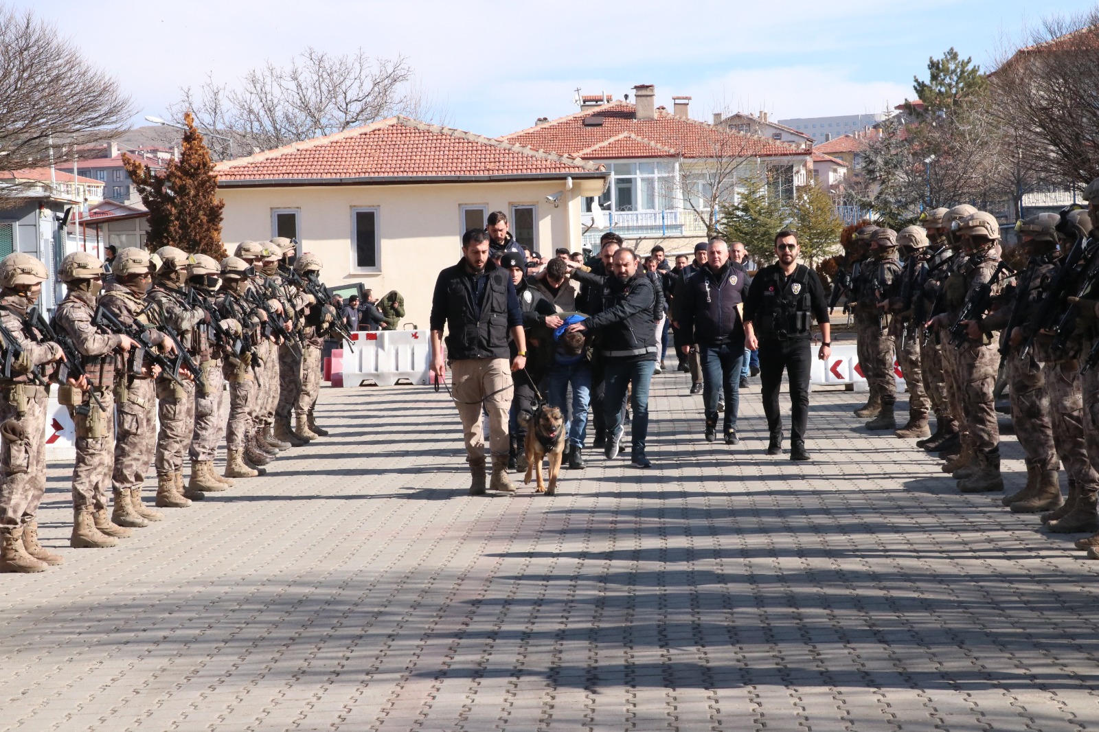 Yozgat Cumhuriyet Başsavcılığı koordinesinde İl Emniyet Müdürlüğünce Yozgat merkezli 4