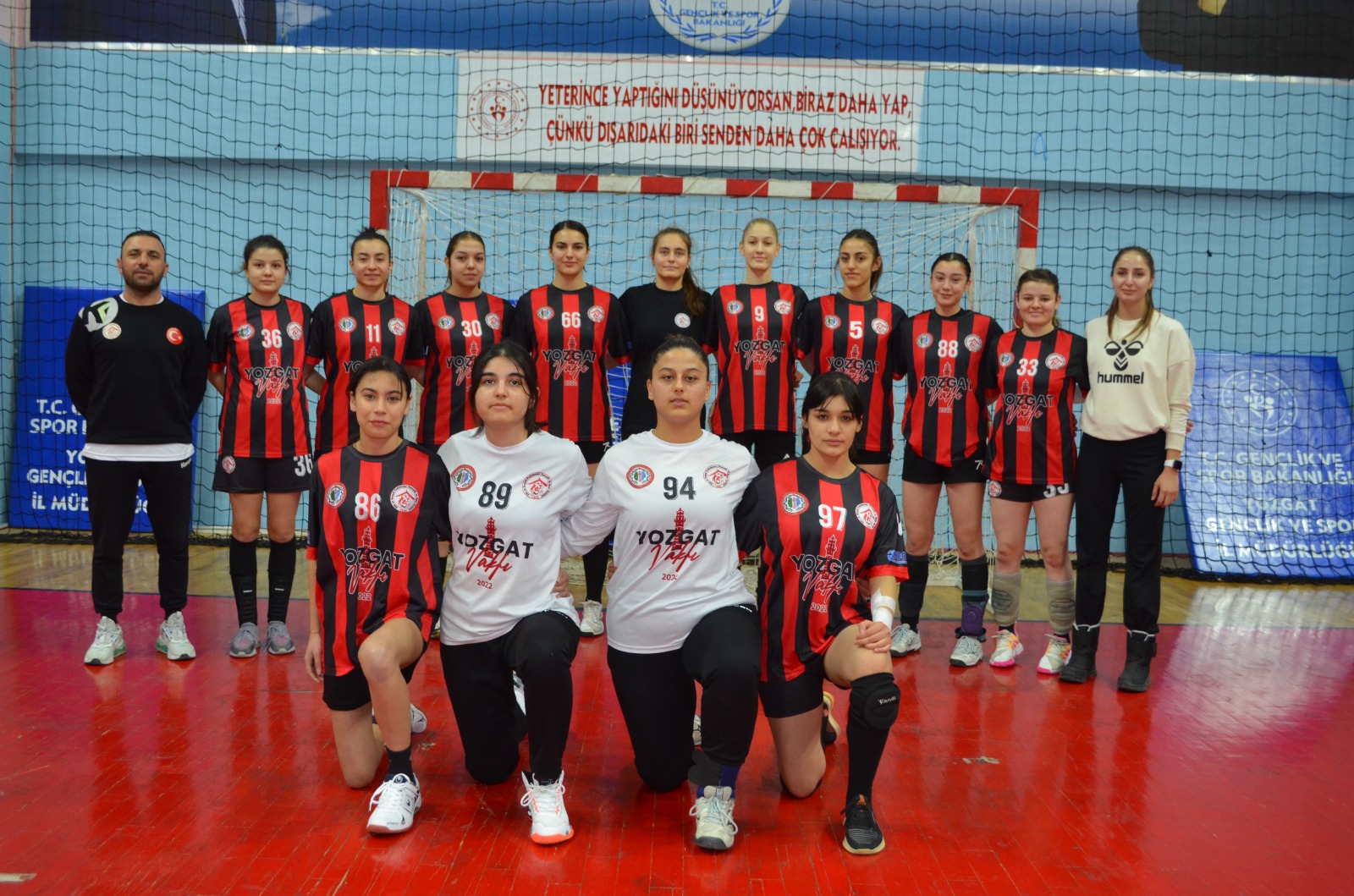 Hentbol Kadınlar Birinci Ligi A Grubunda mücadele eden Yozgat Aile