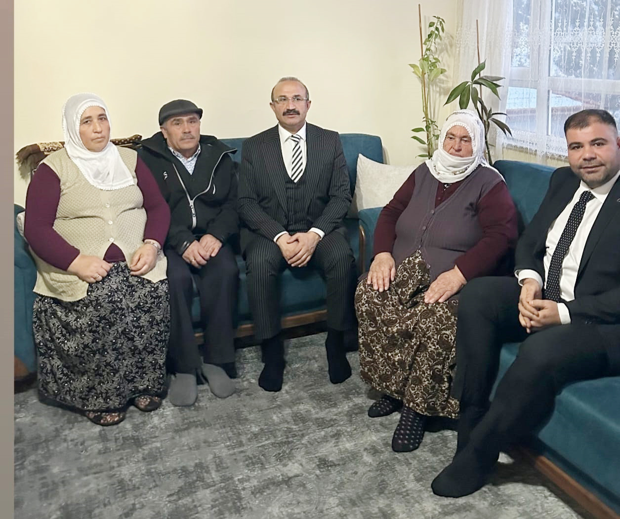 Yozgat Aile ve Sosyal Hizmetler İl Müdürü Abdullah Neşeli, beraberinde