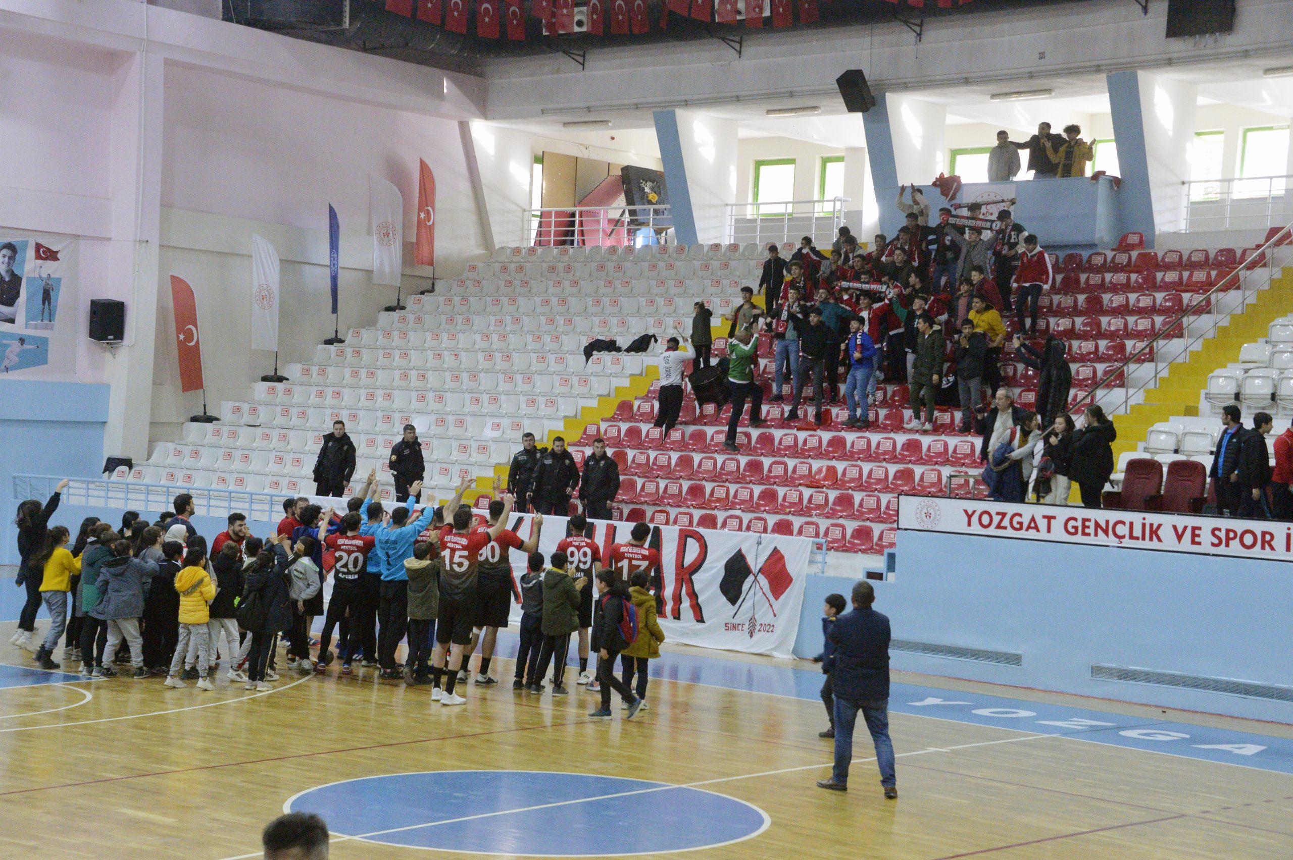 Hentbol Erkekler Birinci Ligi A Grubunda Play-Off mücadelesi veren Yozgat