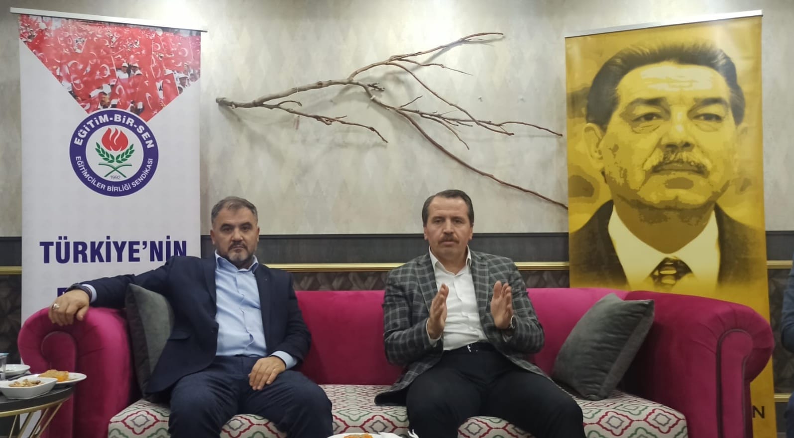 Memur Sen Genel Başkanı Ali Yalçın, beraberinde Genel Başkan Yardımcıları