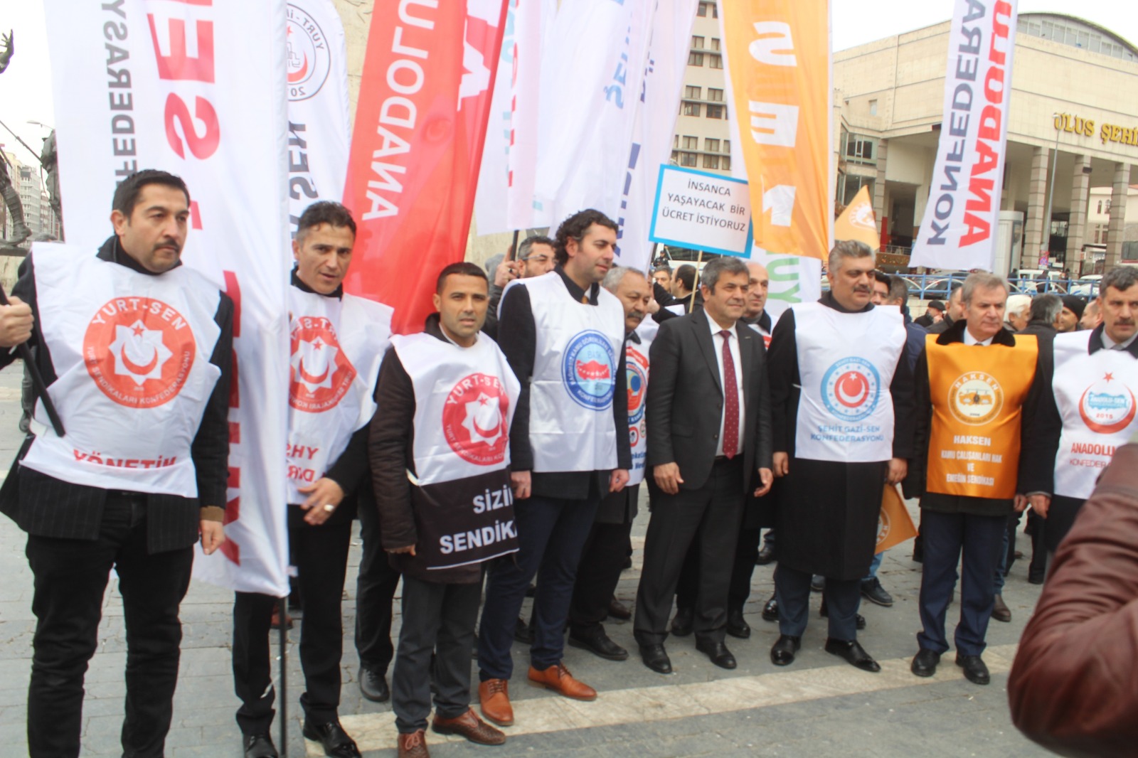 YURT Sendikaları Konfederasyonu Genel Başkanı Hakan Çeliksoy, sendika seçme özgürlüğüne