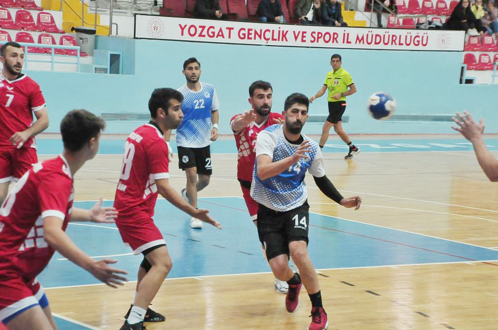 Hentbol Erkekler Birinci Ligi A Grubunda mücadele eden Yozgat Belediyesi