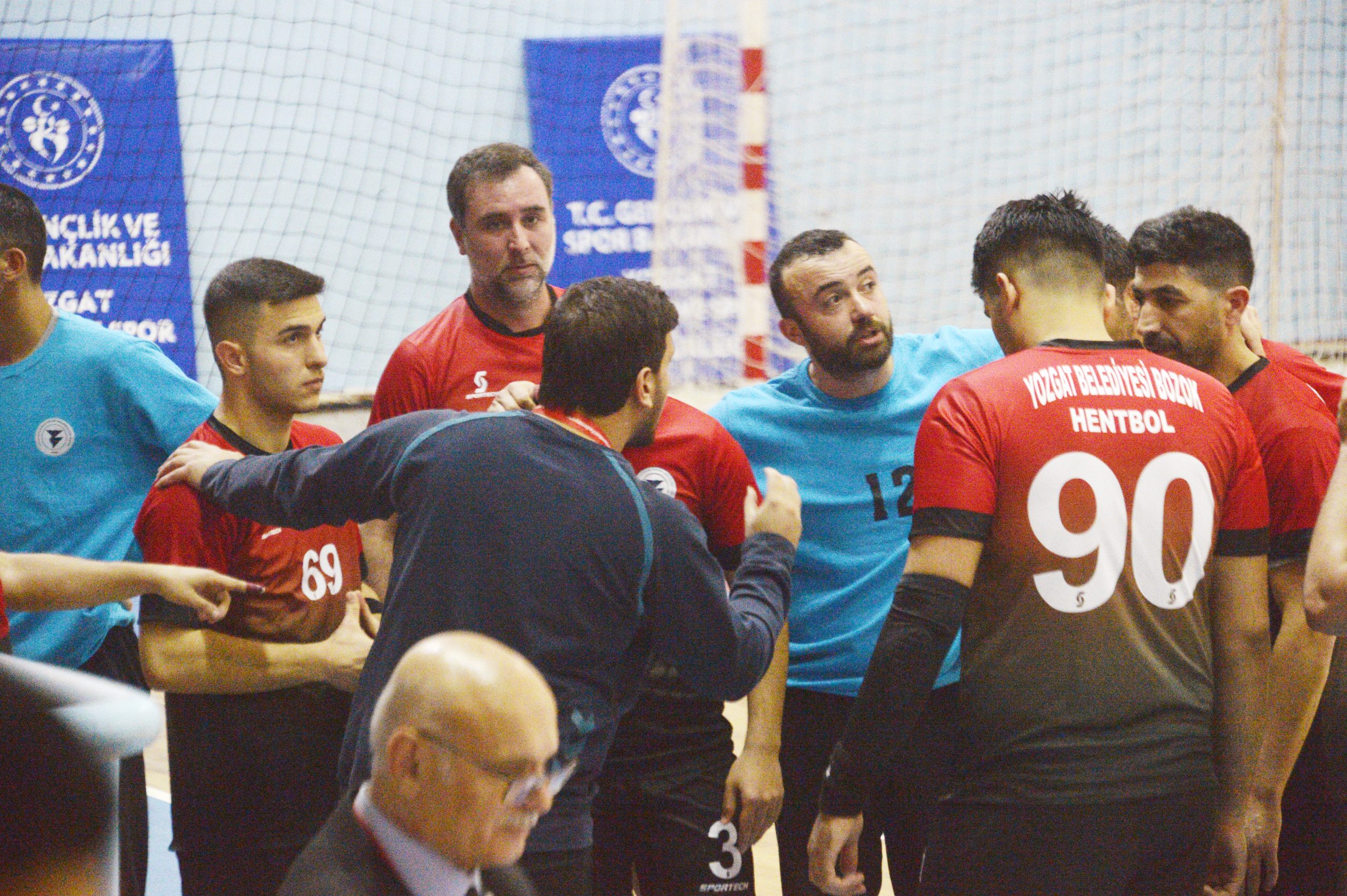 Hentbol Erkekler Birinci Ligi A Grubunda mücadele eden Yozgat Belediyesi