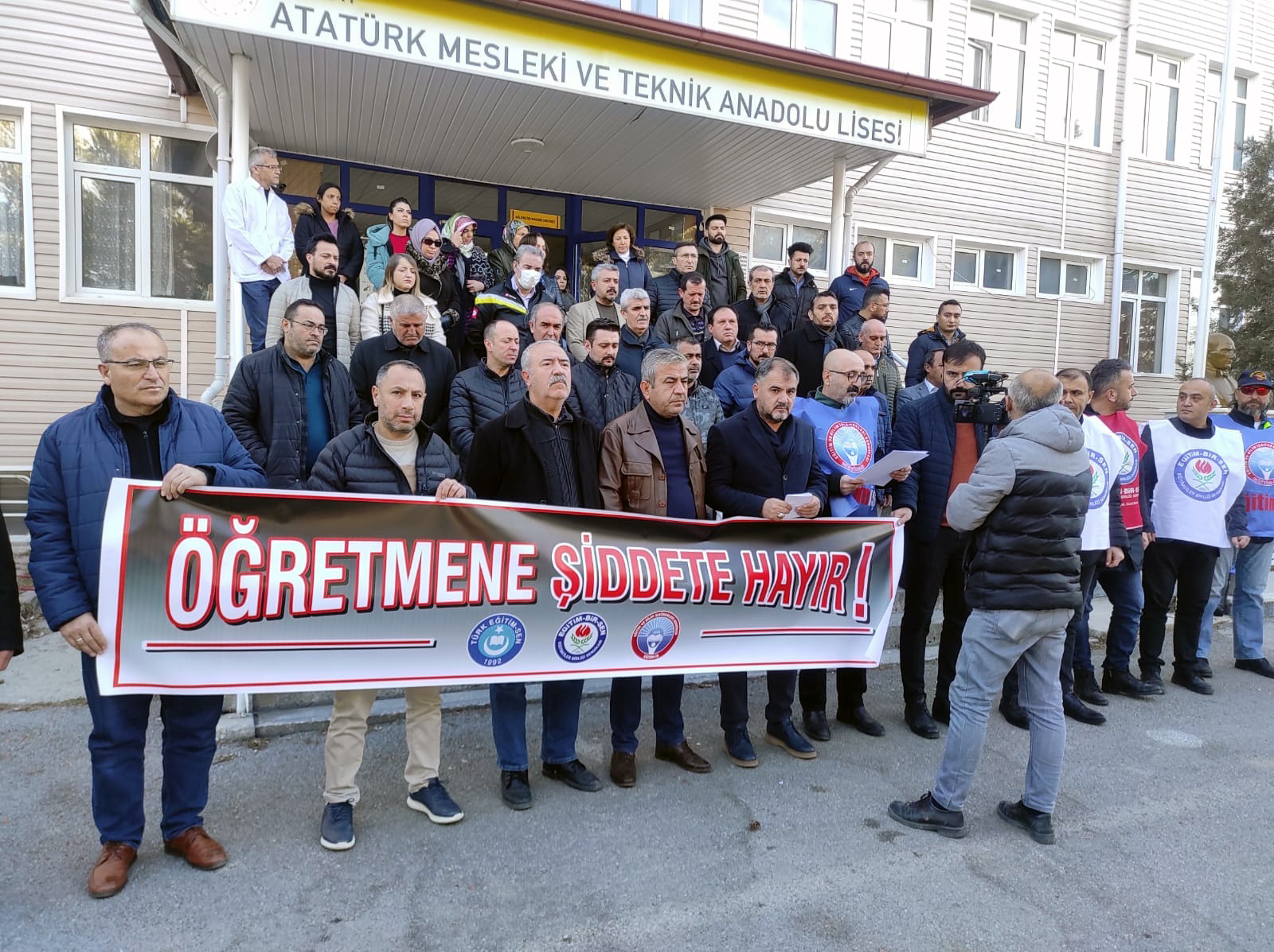 Eğitim Bir Sen Yozgat Şube Başkanı Kenan Şerefli,  “Öğretmenlik
