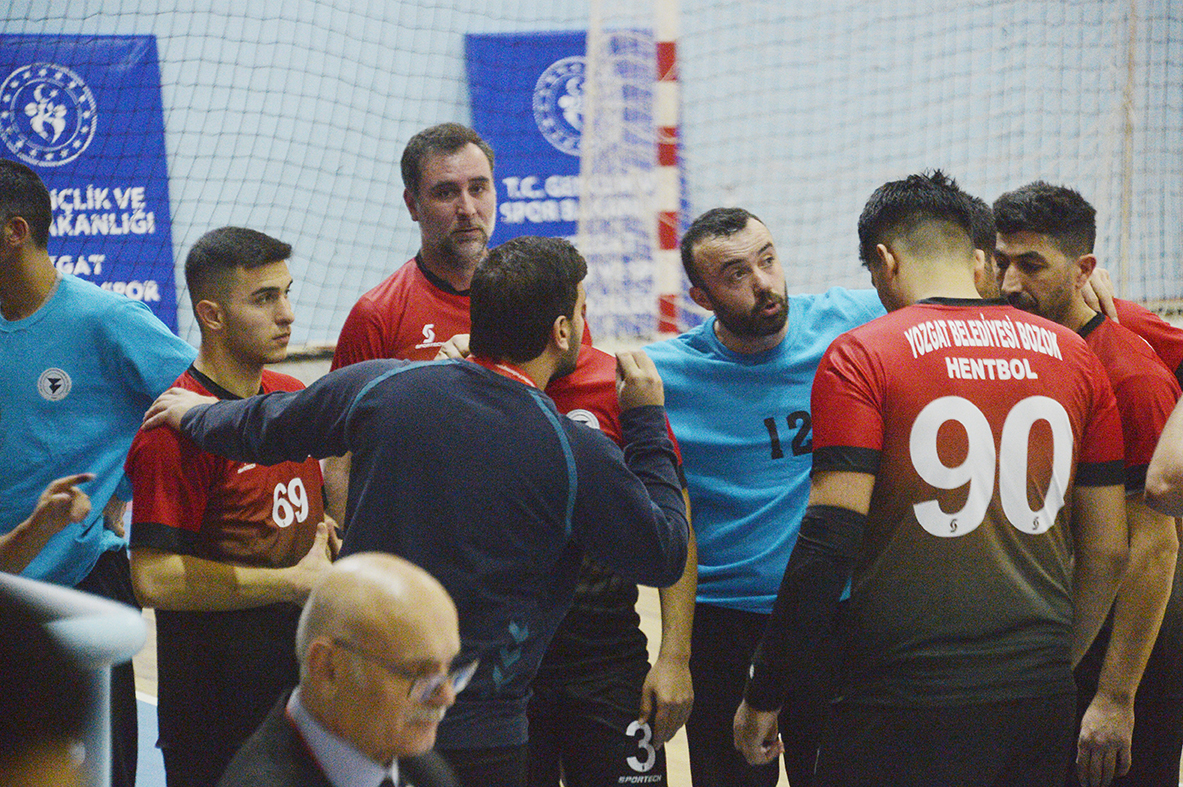 Hentbol Erkekler Birinci Ligi A Grubunda mücadele eden Yozgat Belediyesi