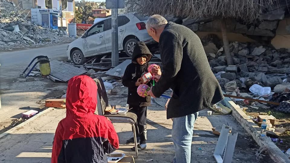 Yozgat’ın Boğazlıyan ilçesinde Belediye Başkanı Gökhan Coşar, Kahramanmaraş merkezli meydana