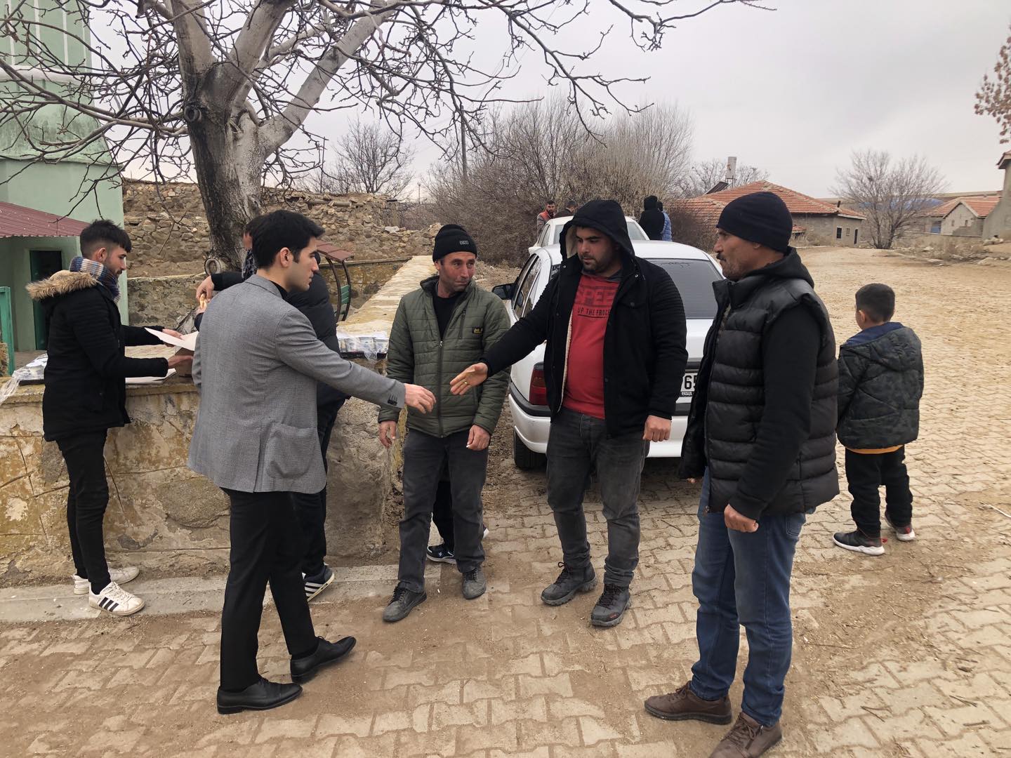 Yozgat’ın Şefaatli ilçesinde Kaymakam Yusuf Ilıca Akcami Köyünde vatandaşlar ile