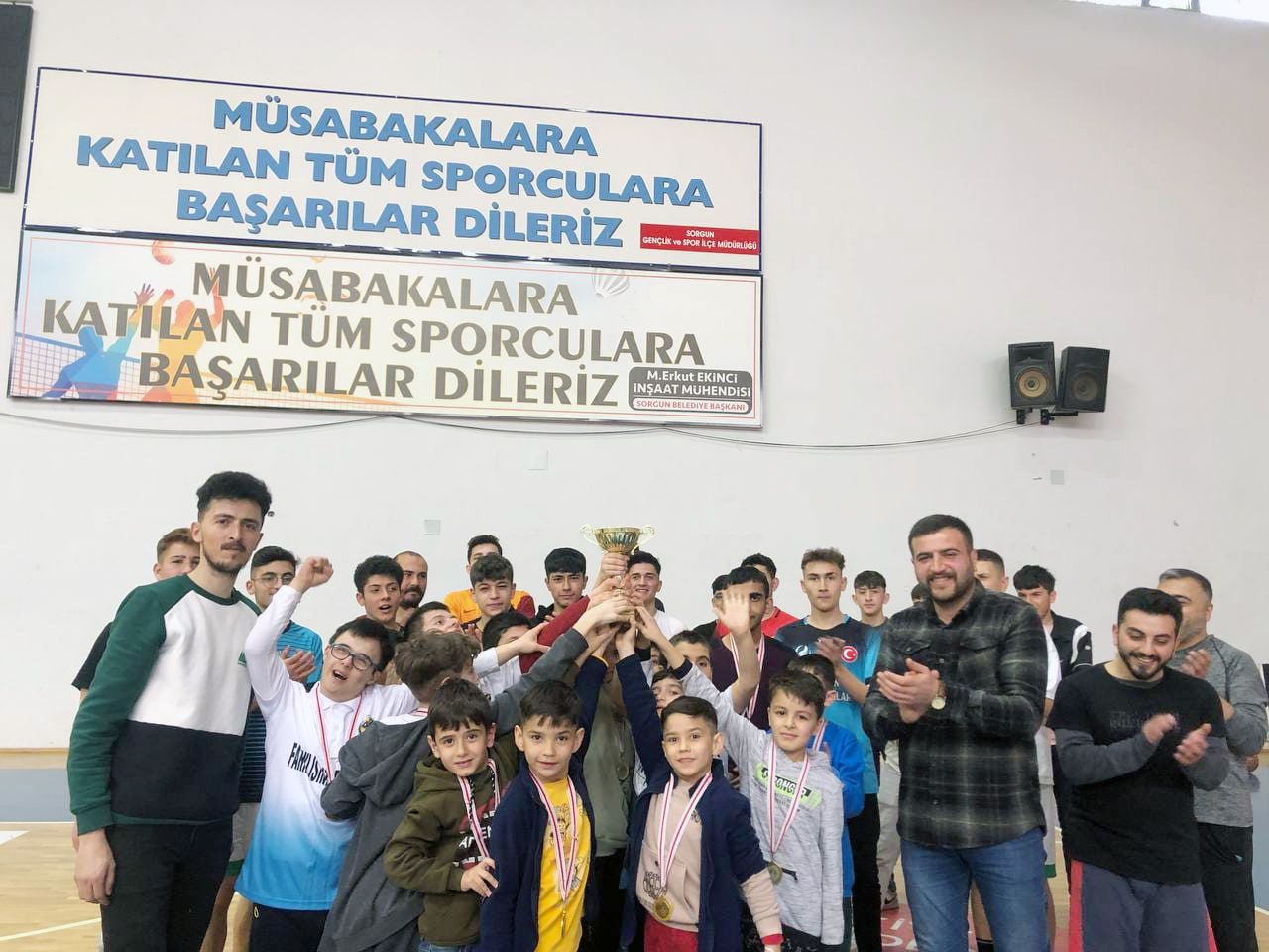 Sorgun Ülkü Ocakları Başkanlığı tarafından depremzede çocuklara yönelik düzenlenen Voleybol