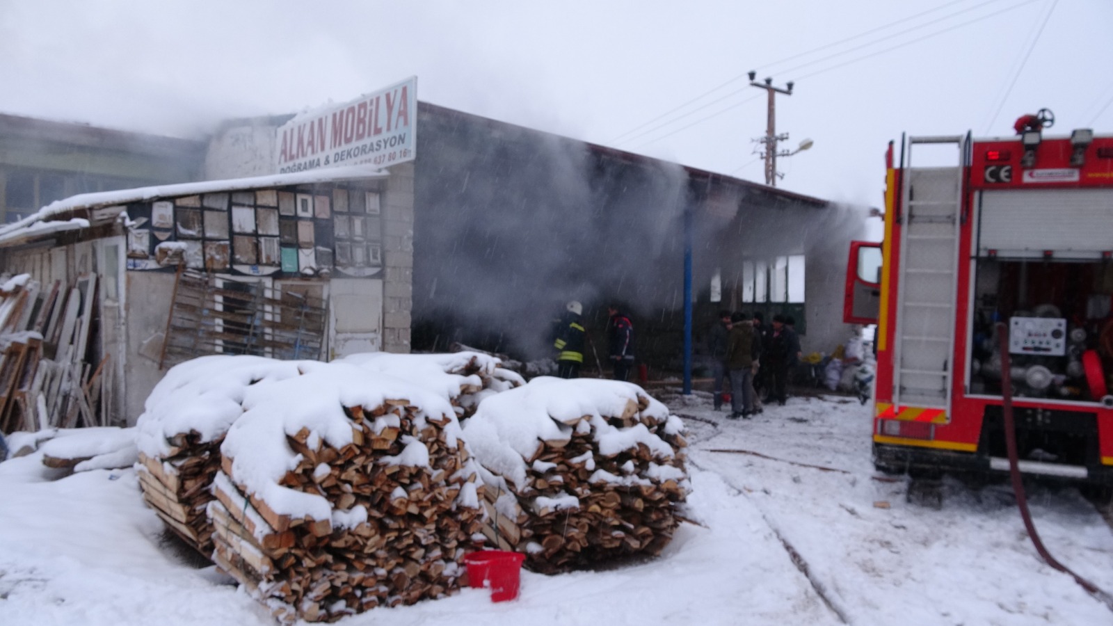 Yozgat’ta sanayi sitesinde faaliyet gösteren bir kereste fabrikasında çıkan yangın