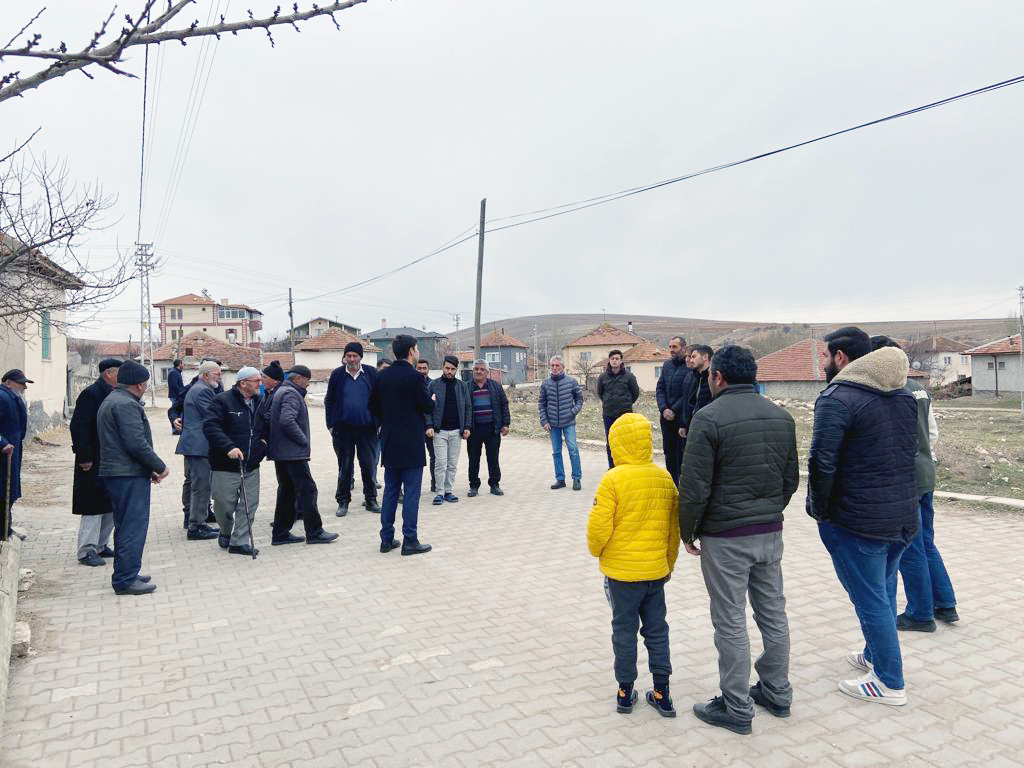 Yozgat’ın Çayıralan ilçesinde Kaymakam Mustafa Çelik, köy ziyaretlerine Menekşe köyü