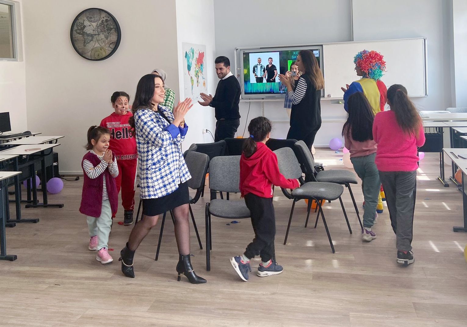 Çandır Kaymakamlığı tarafından deprem bölgesinden ilçeye gelen depremzede ailelerin çocuklarına