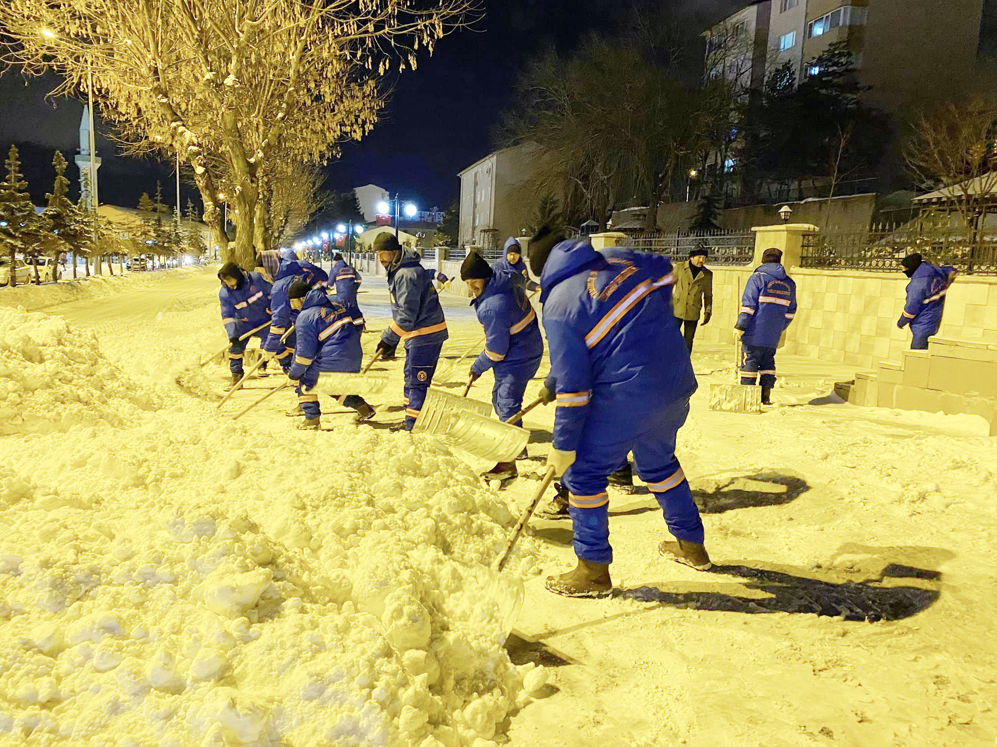 Yozgat Belediyesi tarafından karla mücadele çalışmaları devam ediyor. Son birkaç