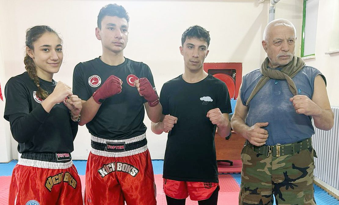 Yozgat’ta Kick-Boks Antrenörlüğü yapan 69 yaşındaki Mustafa Zararsız, 55 yıldır