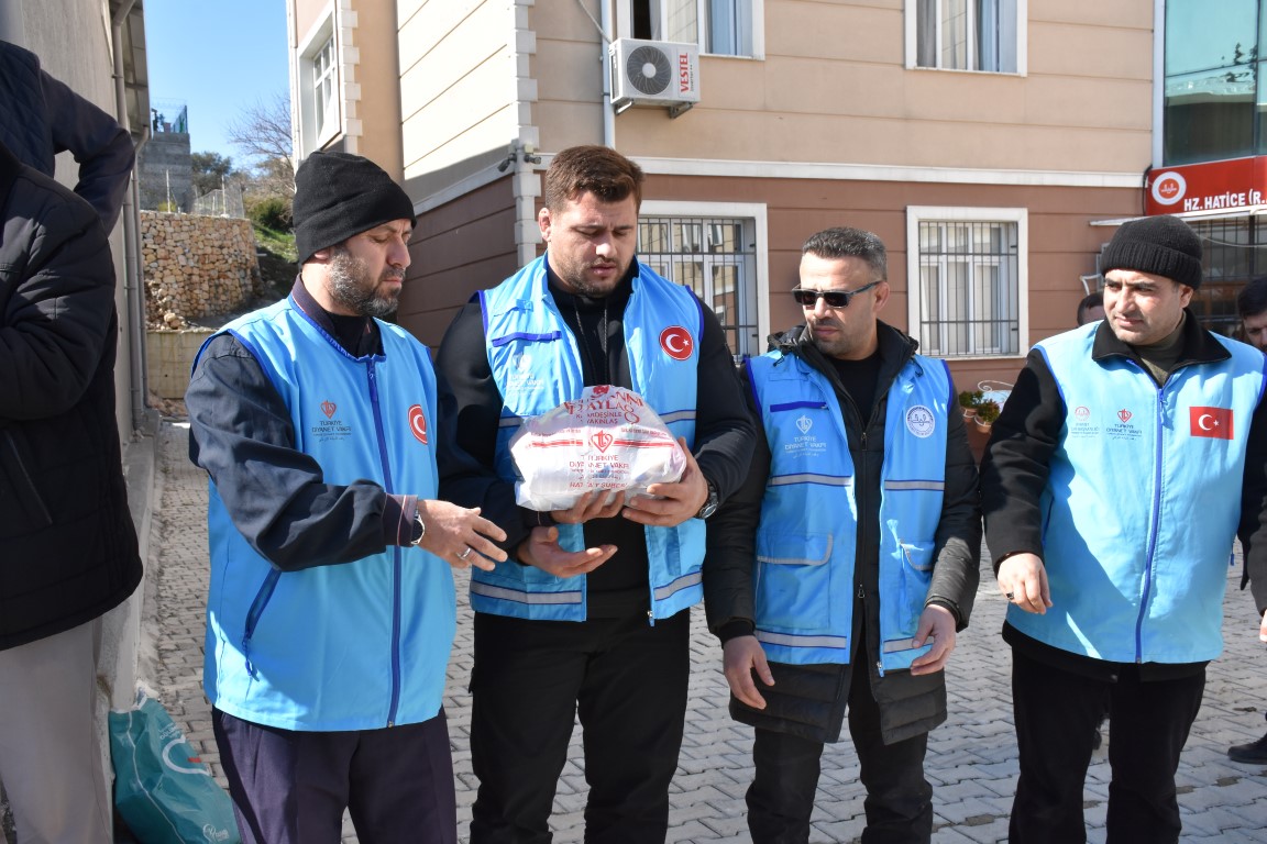 Türkiye Diyanet Vakfı ile birlikte depremin etkilediği Hatay’a giden Milli