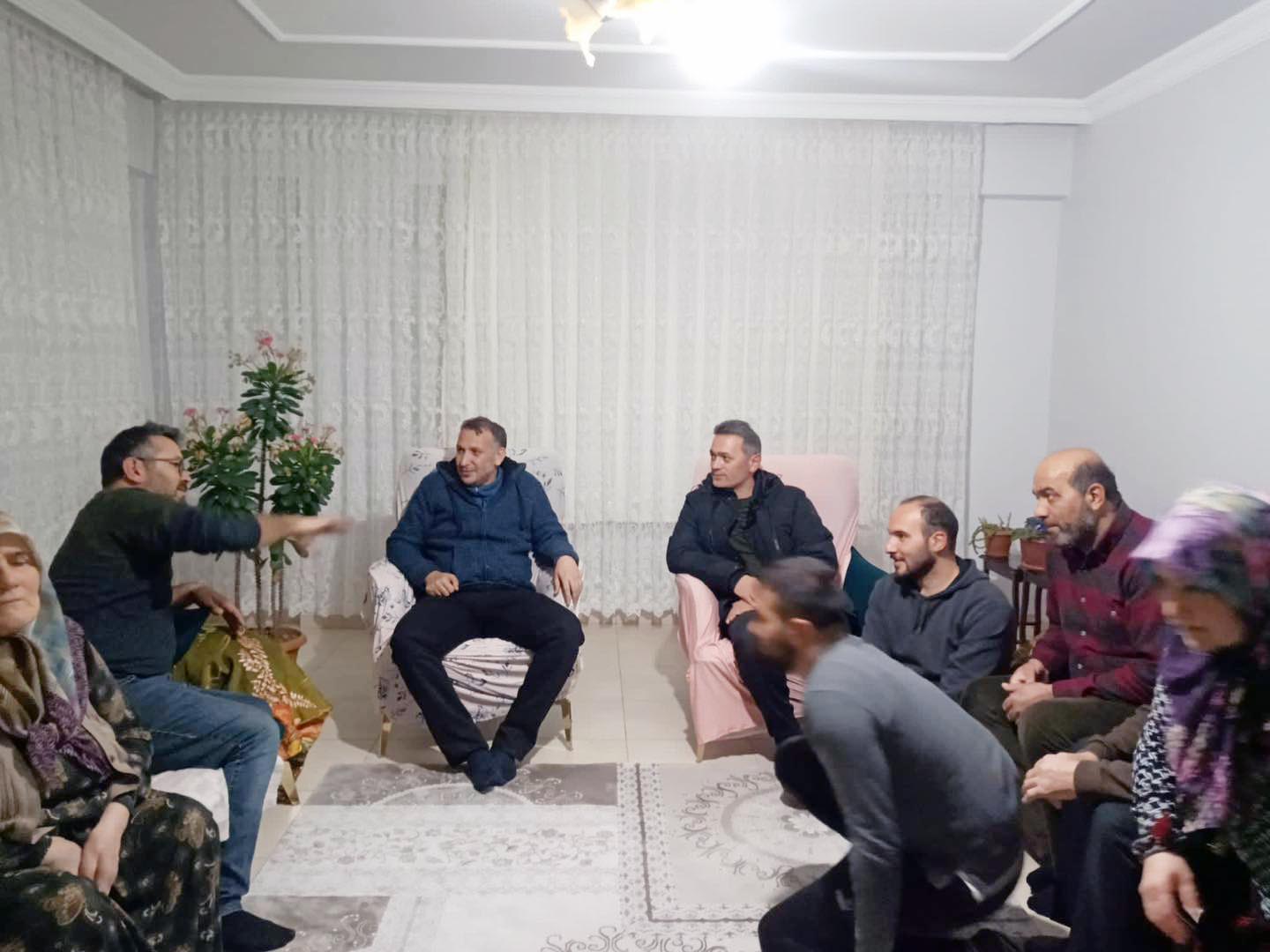 Sarıkaya Belediye Başkanı Av Ömer Açıkel, deprem bölgesinden Sarıkaya İlçesine