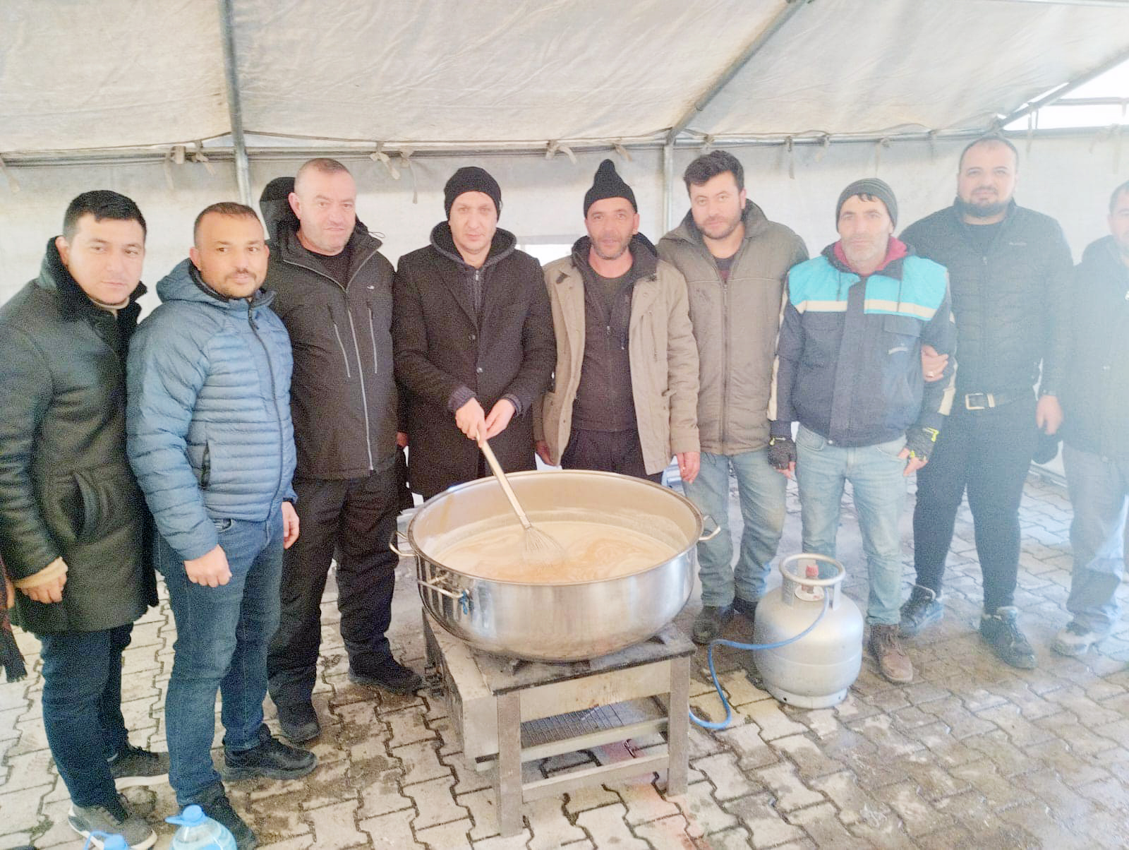 Deprem bölgesindeki yaraların sarılması için pek çok TV'lerin ortak yayın