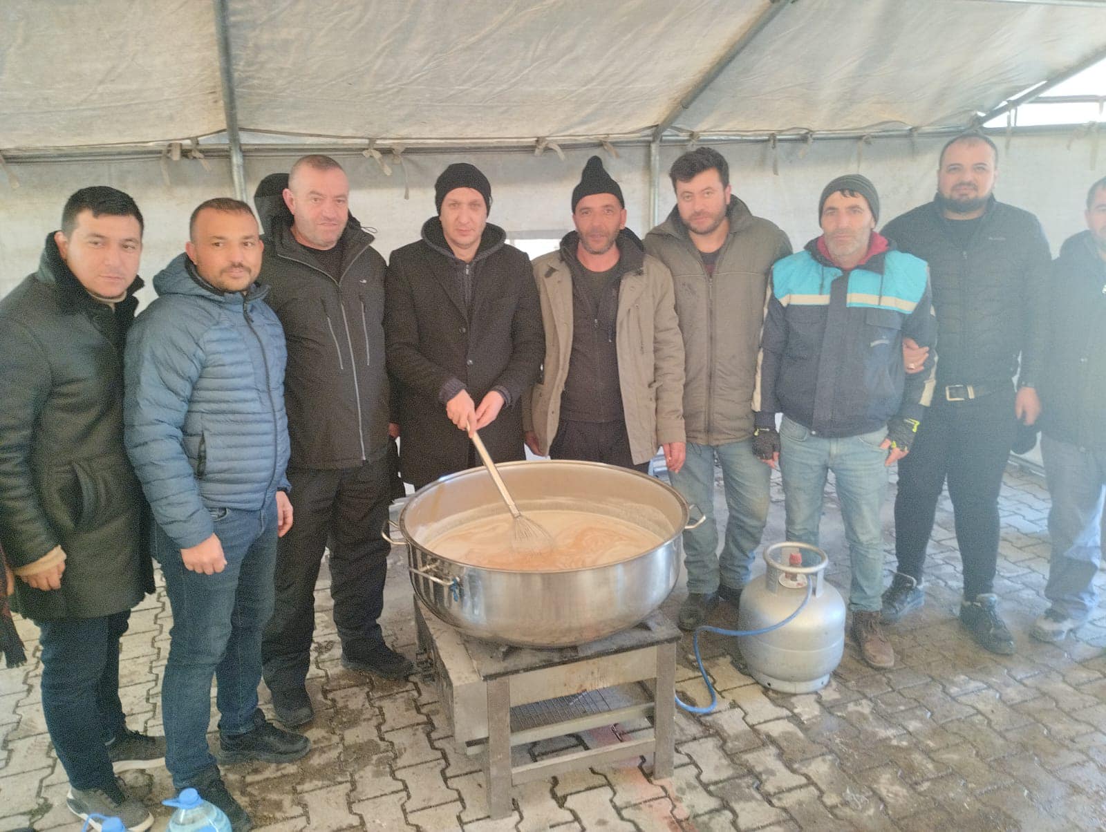 Deprem bölgesinde koordinasyon ve yardım çalışmalarında görevli olan Sarıkaya Belediye